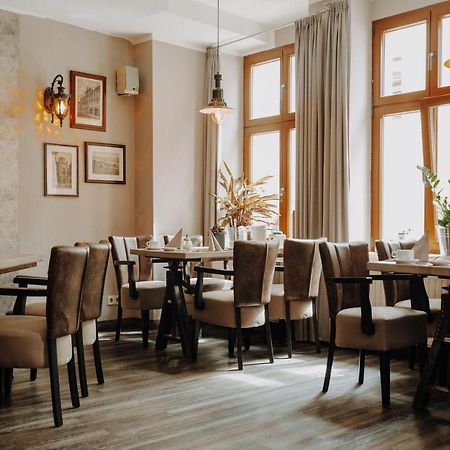 Hotel Schwarzer Adler شتندال المظهر الخارجي الصورة