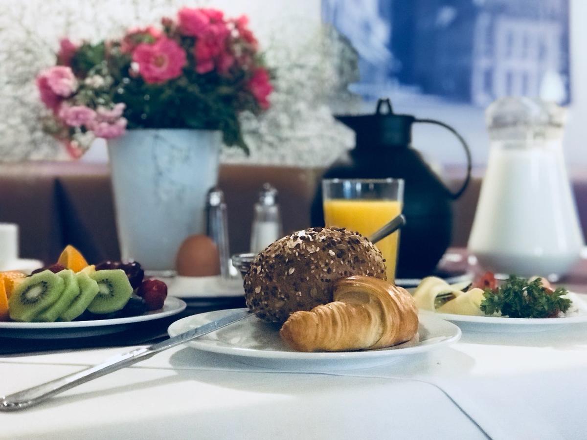 Hotel Schwarzer Adler شتندال المظهر الخارجي الصورة
