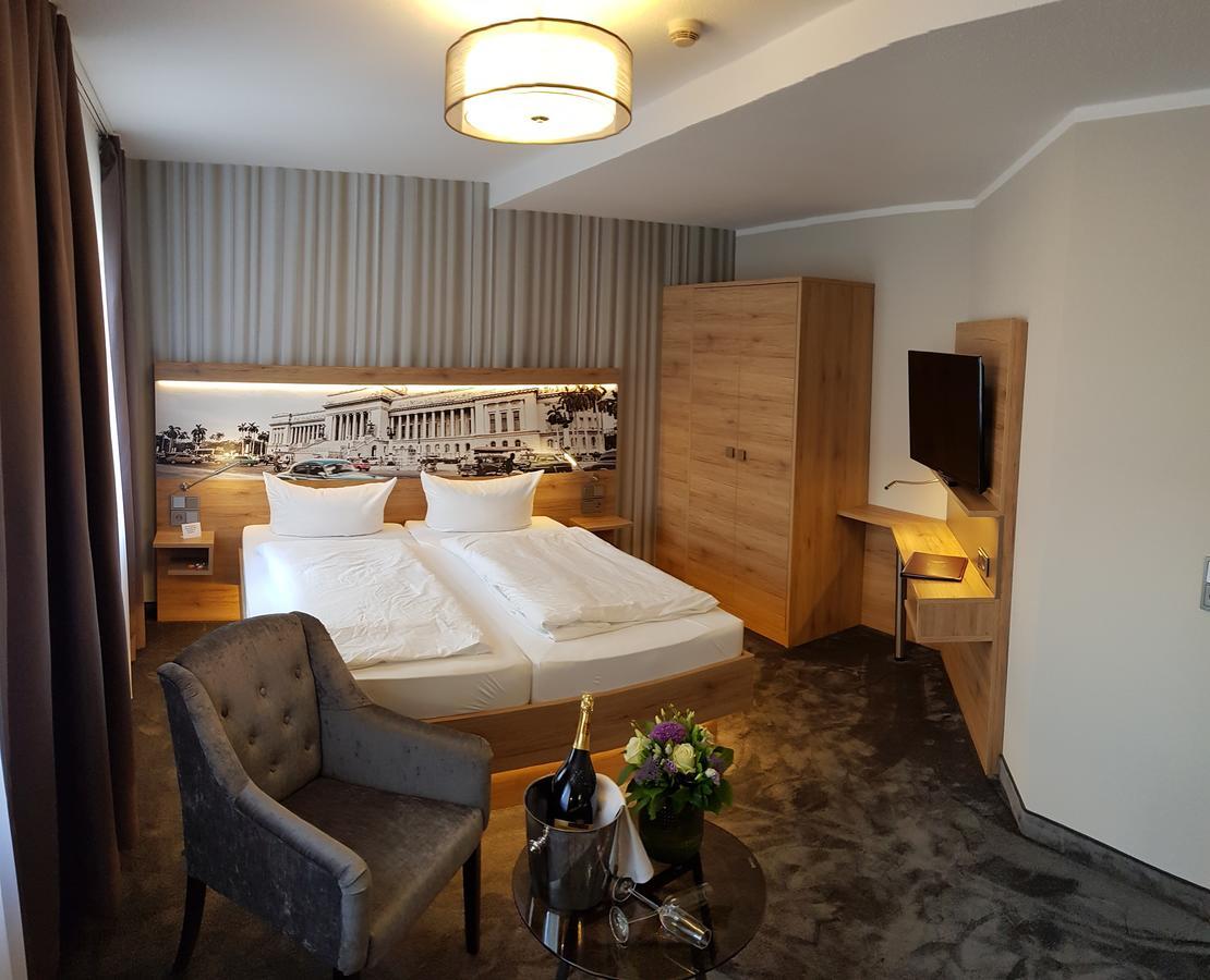 Hotel Schwarzer Adler شتندال المظهر الخارجي الصورة