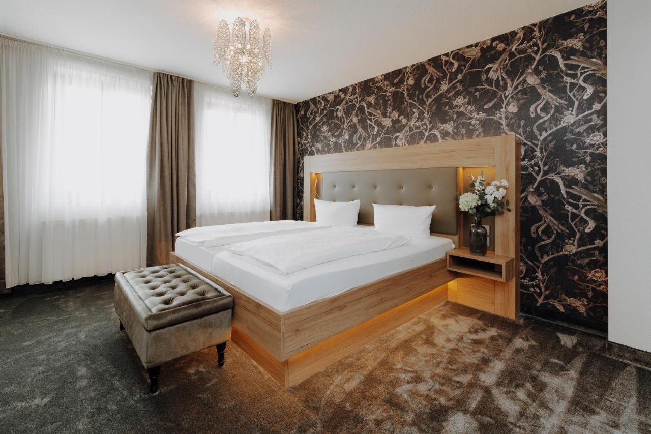 Hotel Schwarzer Adler شتندال المظهر الخارجي الصورة