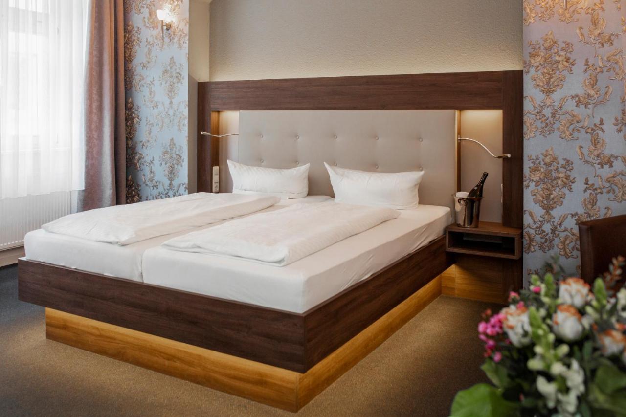 Hotel Schwarzer Adler شتندال المظهر الخارجي الصورة