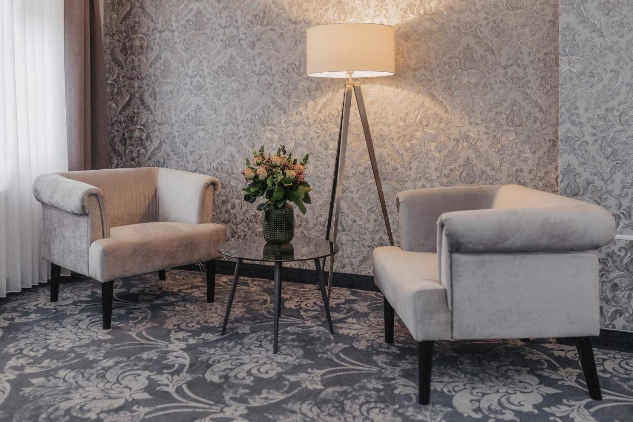 Hotel Schwarzer Adler شتندال المظهر الخارجي الصورة